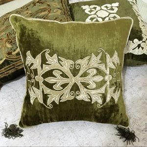 Vintage Bazaar Tudor Line Throw Pillow
